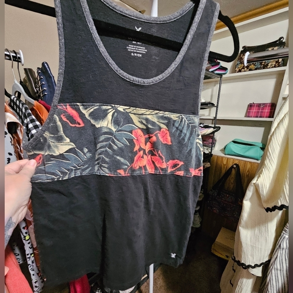 American Eagle Men's Floral Black Tank Top Size S